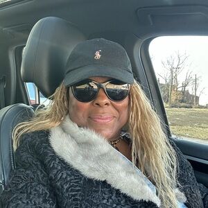 Meet your Posher, Pamela